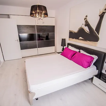 Sand Diamonds Mamaia